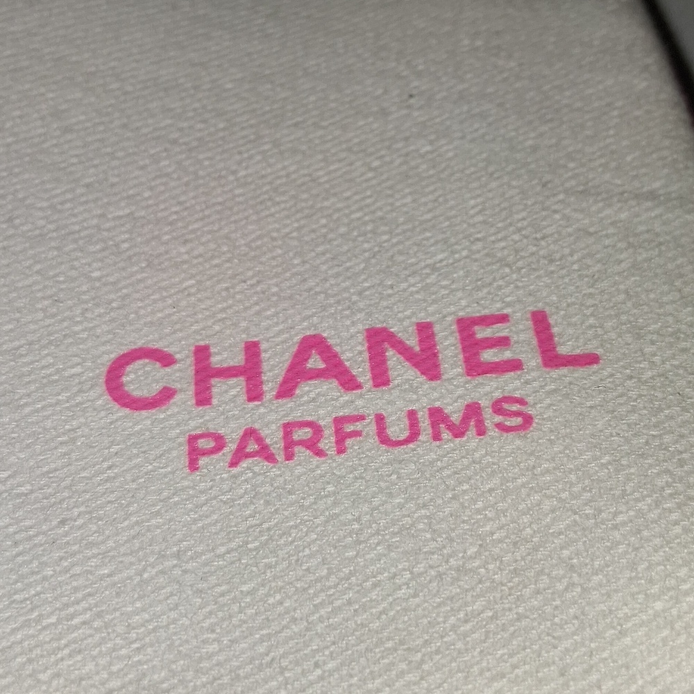 Chanel Parfums Make Up Bag NWOT - Picture 8 of 8